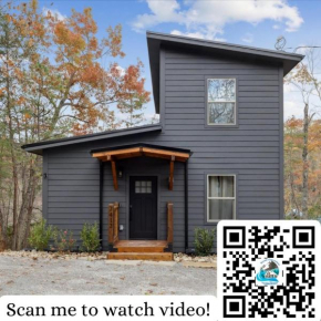 Brand New! Hot Tub, Axe Throwing, Firepit, Arcade